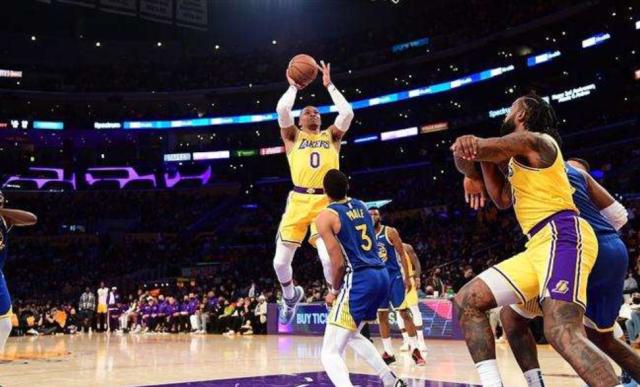 在线体育游戏娱乐平台-【NBA流言汇总】韦少没人要、绿军欲省钱、本西肥皂剧