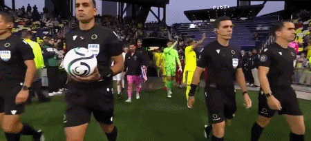 在线体育游戏娱乐平台-半场：纳什维尔0-0迈阿密，梅西机会略少，法尔孔伤退