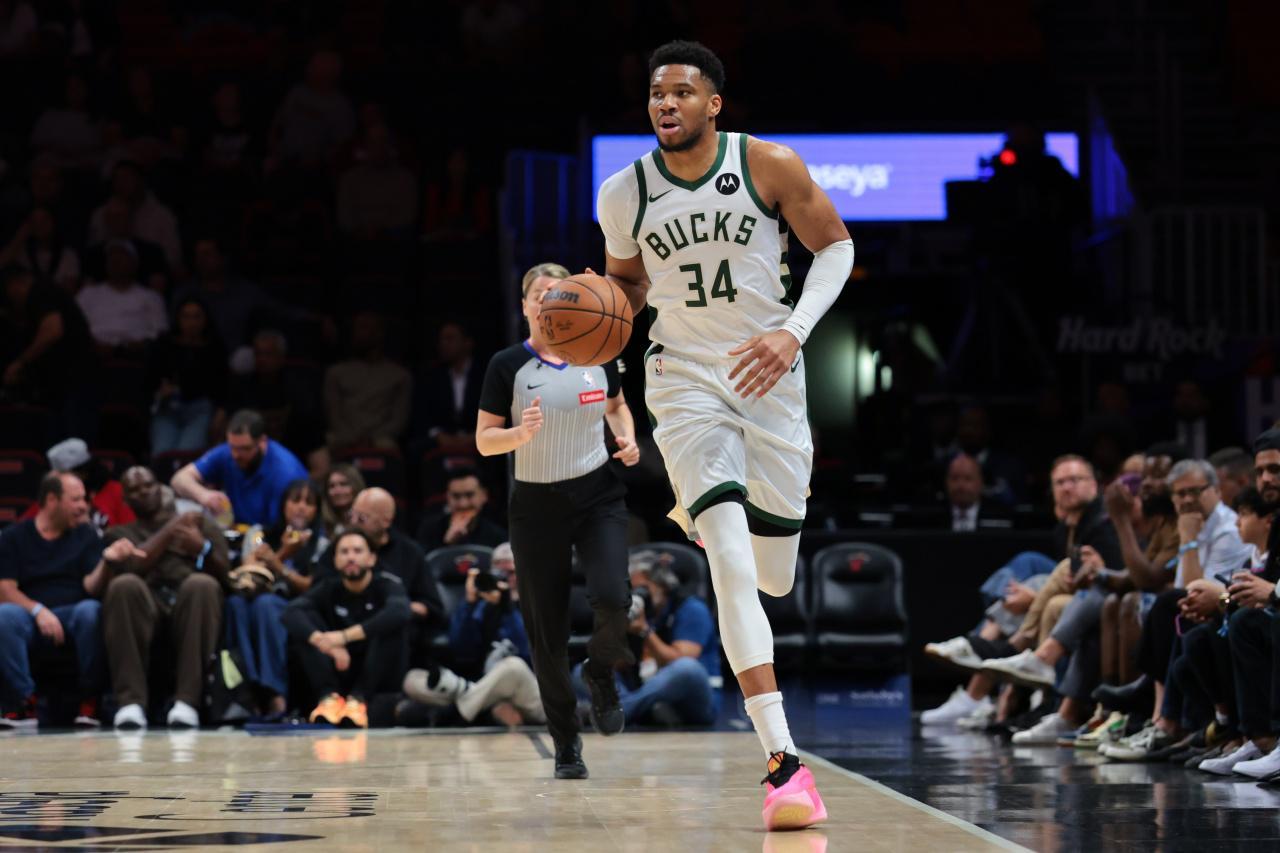 体育官网-里程碑！160次30+10+5！字母哥超“大O”独占历史第一 统治力拉满